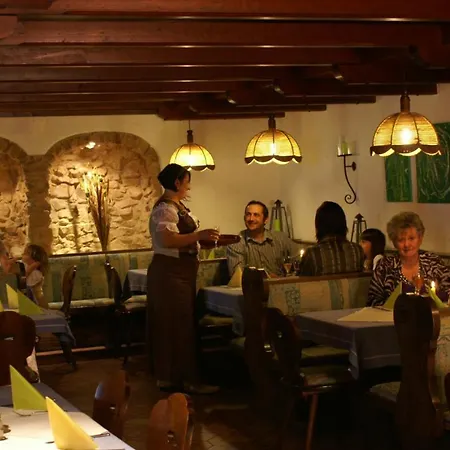 Landpension Zur Schwärzenburg Familie Zwicknagl Gasthof 3*